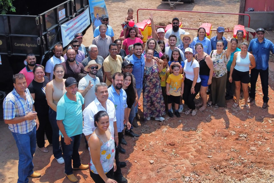 Marcelo Cruz realiza entrega de equipamentos agrícolas no distrito de Nova Colina, em Ji-Paraná
