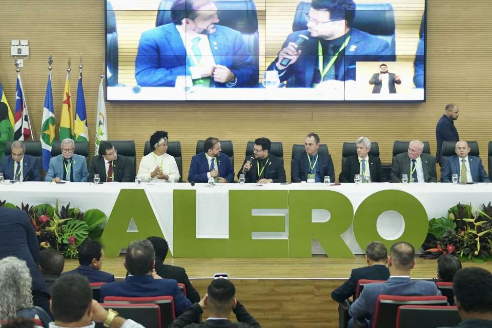 Jean Oliveira reforça a relevância do Parlamento Amazônico em cerimônia de posse da nova diretoria