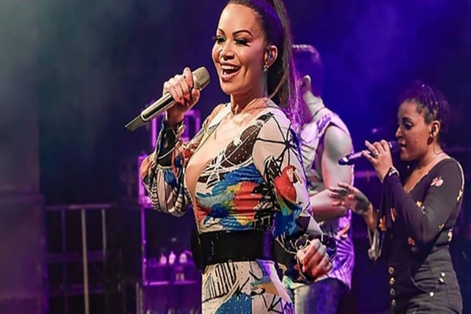 Cantora Solange Almeida processa Aviões em R$ 5 milhões