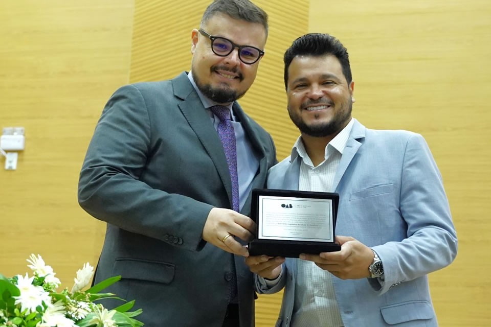 Marcelo Cruz enfatiza homenagens a servidores, personalidades e jovens advogados