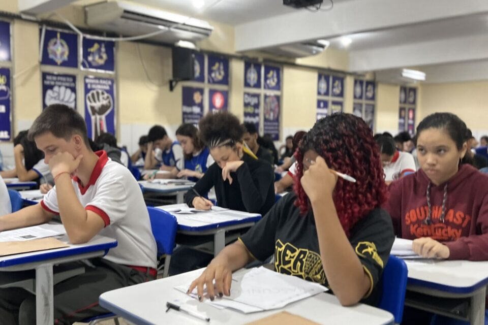 Primeiro simulado preparatório para o Enem 2024 reúne mais de 600 estudantes em Porto Velho