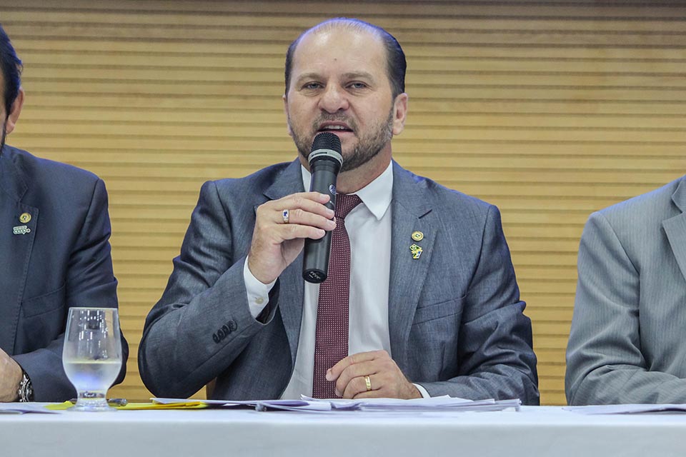 Destinação de R$ 2,6 milhões para investir na qualidade da pecuária leiteira atende demanda dos produtores, diz Cirone Deiró
