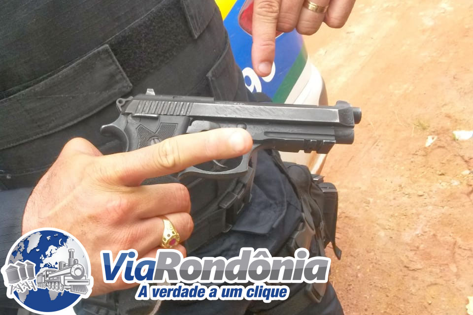 Suspeito é linchado pela população após ele ter feito um roubo com uma pistola