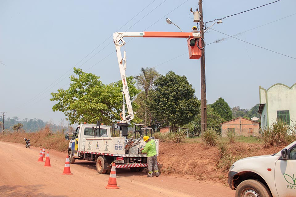Prefeitura leva iluminação pública para mais duas comunidades rurais