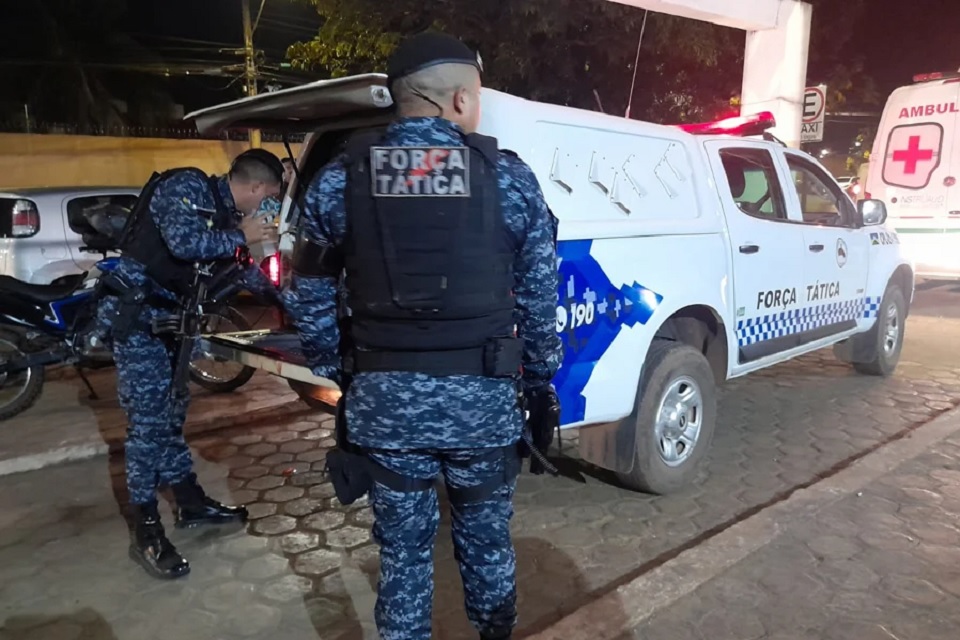 Durante a revista, o suspeito teria entrado em luta corporal com um dos policiais e sacado a arma, momento que foi feito um disparo que atingiu Gabriel.