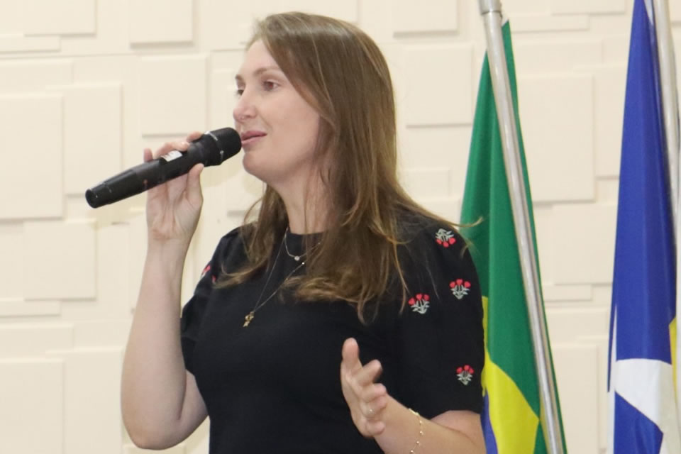 Deputada Lebrinha participa da CIB com secretários municipais de saúde em São Francisco do Guaporé