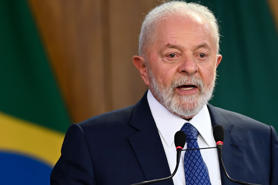 Lula decide vetar trechos do projeto sobre flexibilização de uso de agrotóxicos no país