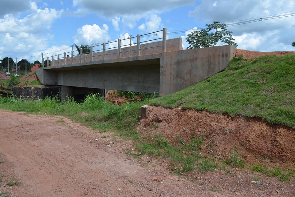 Prefeito de Rolim de Moura assina 04 convênios para a construção de 07 importantes pontes em concreto armado para o município 