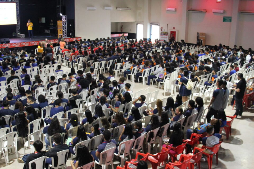 Aulão inaugural de preparação para o Enem 2024 reúne 1200 estudantes no “1º Encontro dos Terceirões” de Porto Velho
