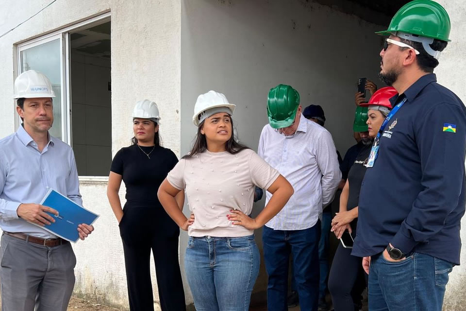 Dra. Taíssa participa de encontro com autoridades nas obras do Hospital Regional de Guajará-Mirim