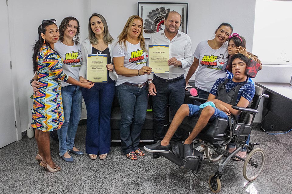 Mulheres agradecem deputado Cirone Deiró pela criação da semana estadual da mãe atípica