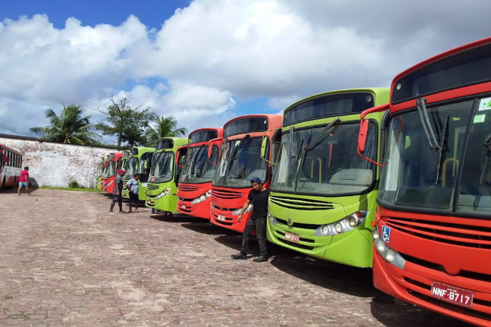 Ônibus velhos de São Luís (MA) são aproveitados em Porto Velho