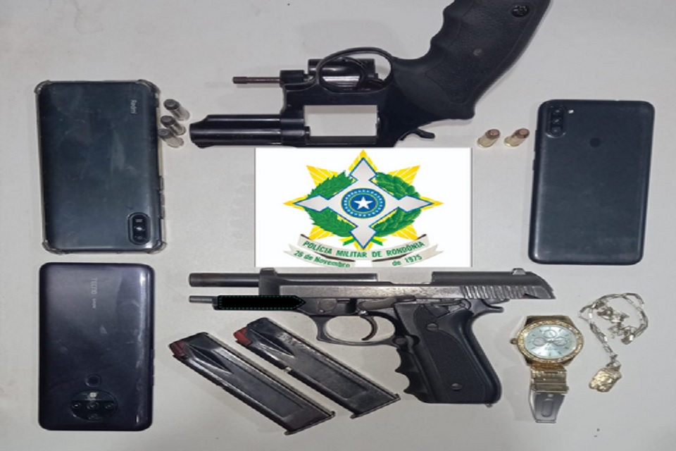 Dois suspeitos que estavam de arma na mão empreenderam fuga