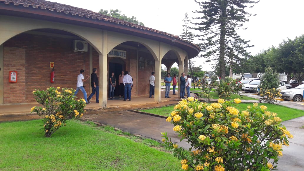 Episódio lamentável: radialista “invade” gabinete e ofende prefeito em tom ameaçador