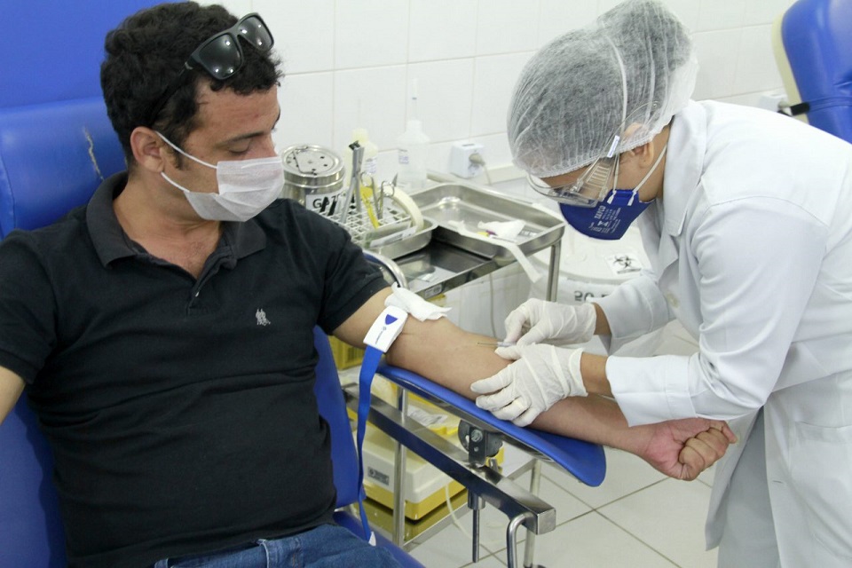 Fhemeron homenageia doadores voluntários e reforça campanha de doação de sangue