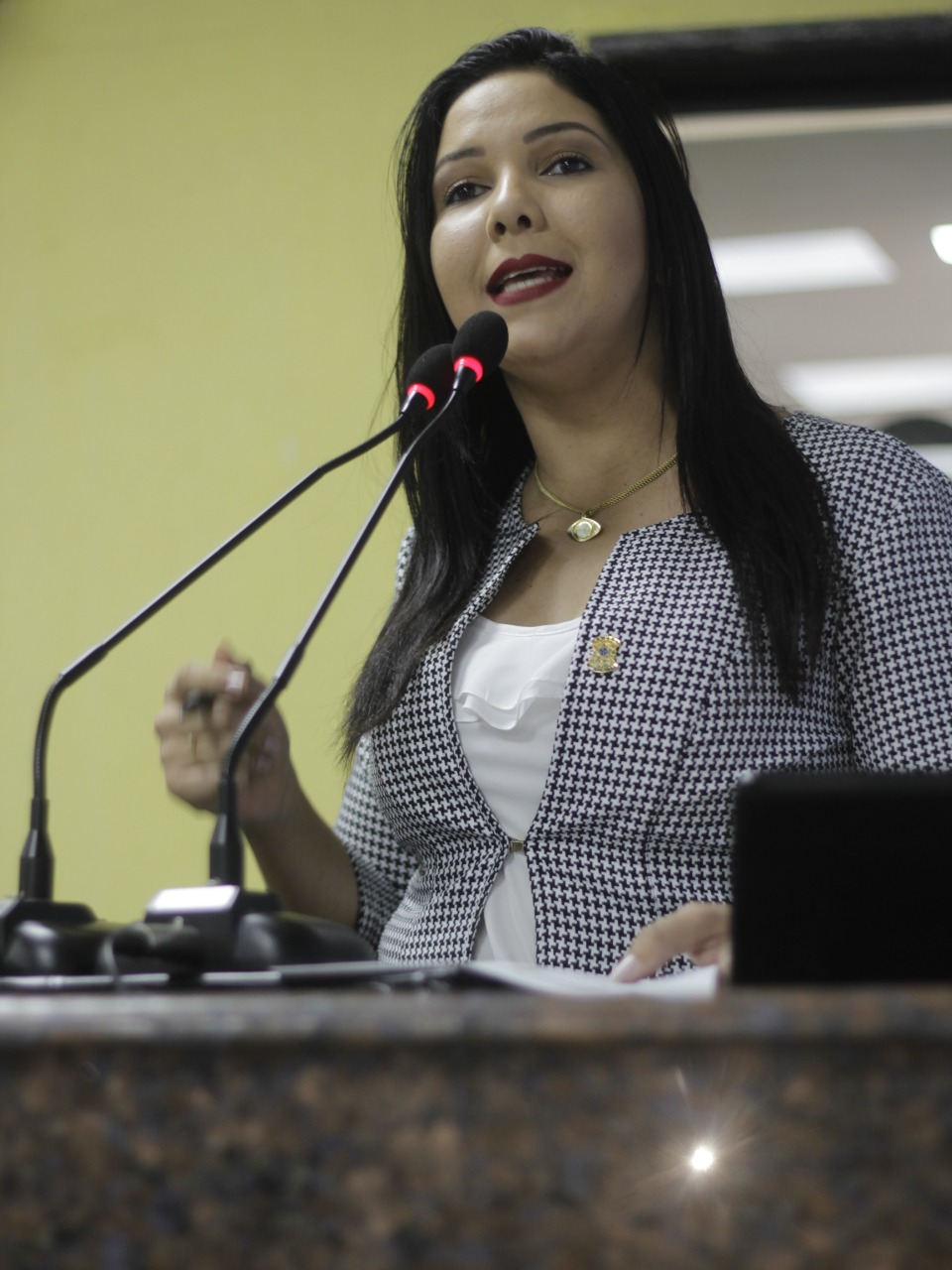 Cristiane Lopes cobra Executivo para solução do caos na saúde municipal