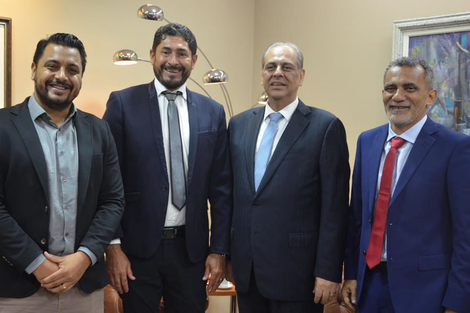 Presidente da Câmara Municipal Márcio Pacele visita novo Presidente do TJ