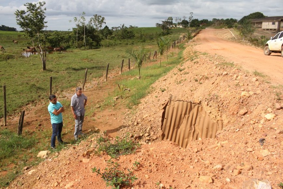 DER faz levantamento das estradas para recuperação e manutenção em Ji-Paraná