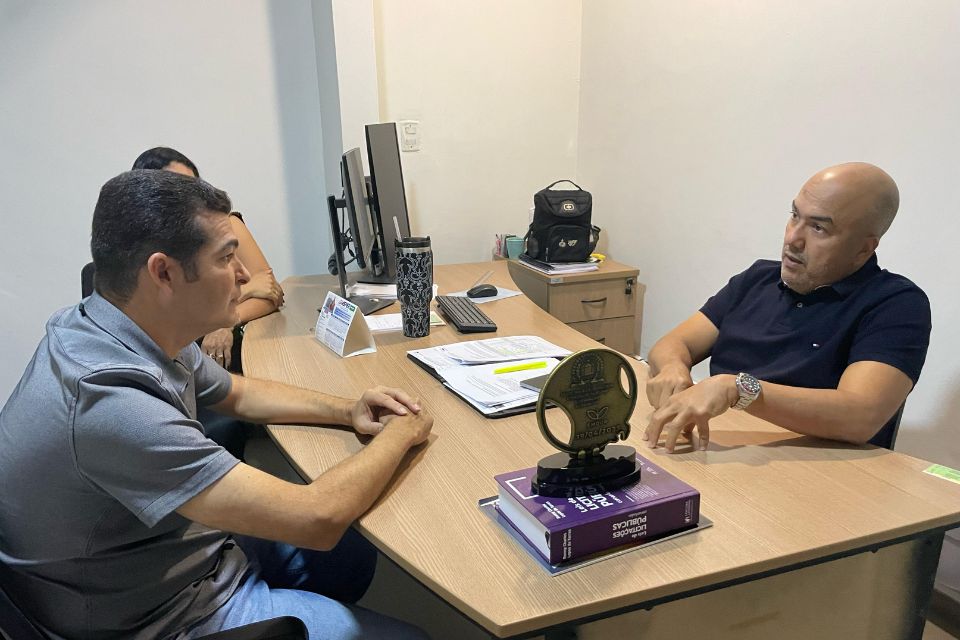Vereador Adalto de Bandeirantes se reúne com presidente da Emdur para tratar da iluminação nos distritos de Porto Velho