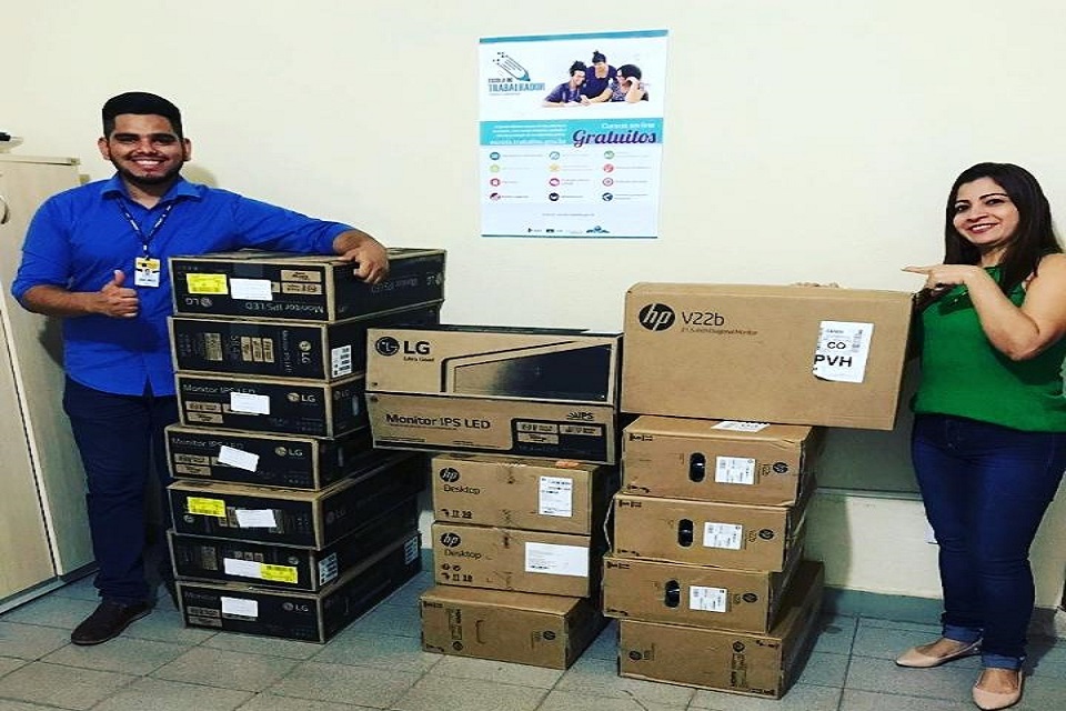 Semdestur recebe equipamentos de informática para o Sine Leste