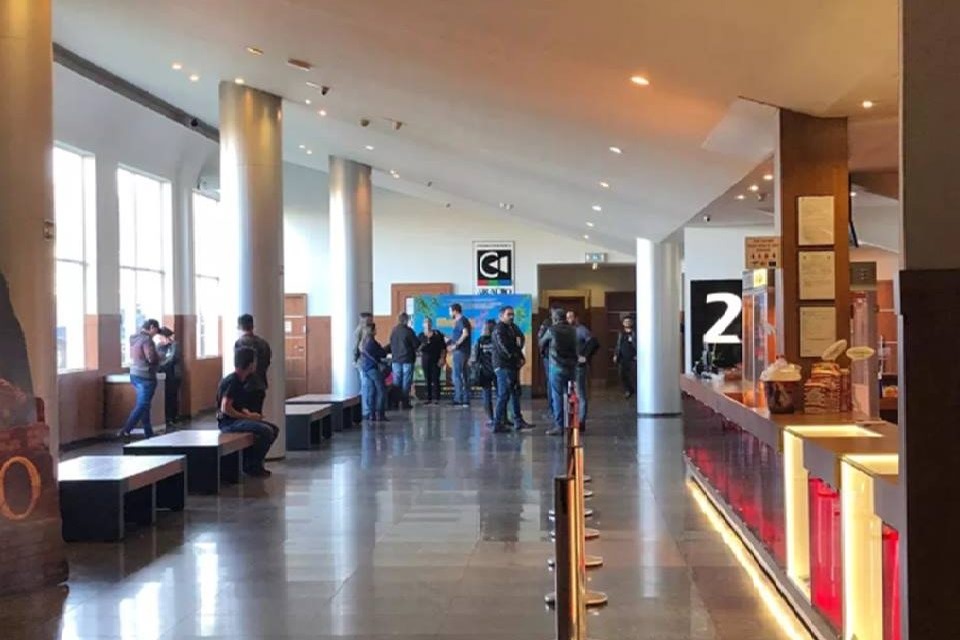 Homem foi morto na frente da filha em cinema de Dourados (MS)