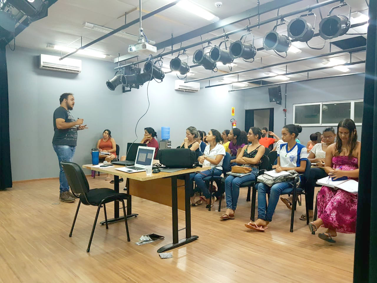 Prefeitura de Porto Velho garante formação profissional a 200 estudantes na praça CEU