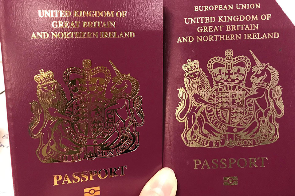 Reino Unido já emite passaportes sem a inscrição ‘União Europeia’