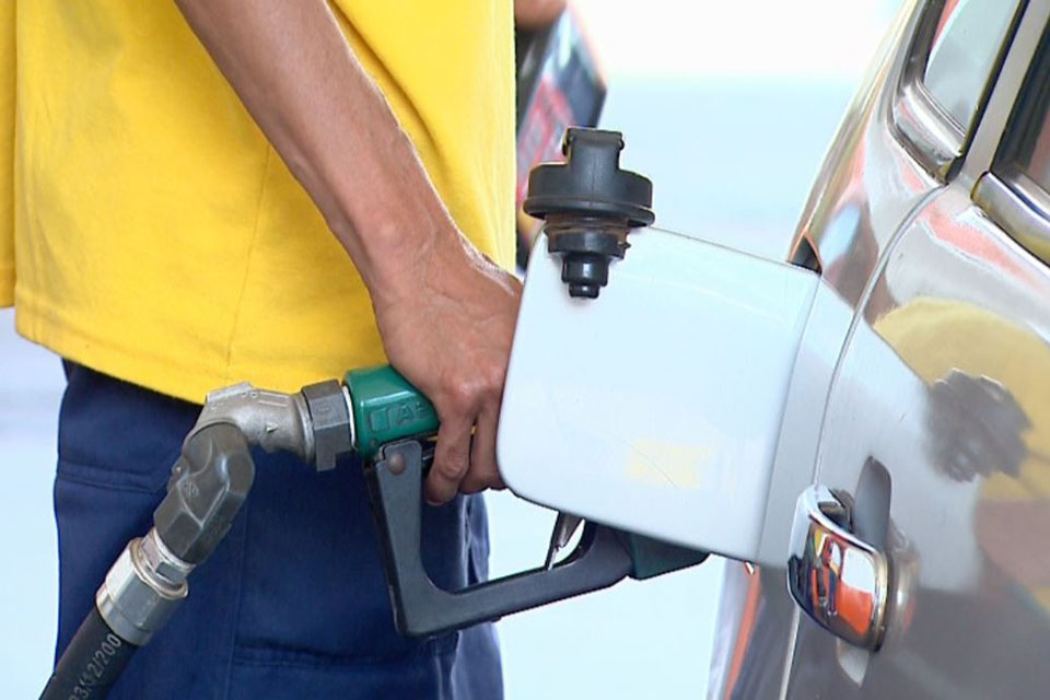 Preço da gasolina comum registra queda de 3,23% entre maio e junho