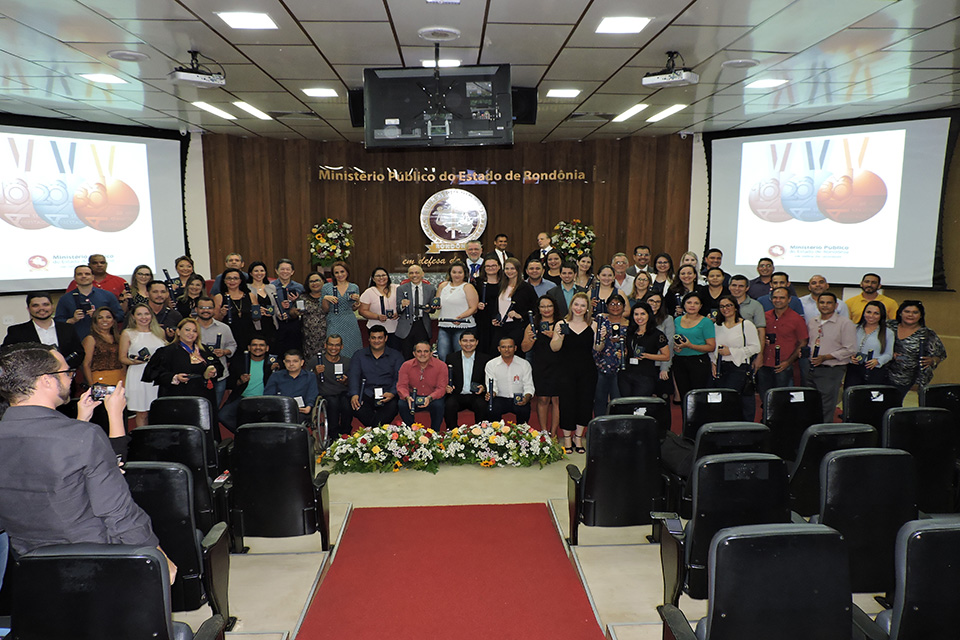 MP de Rondônia inicia Semana do Servidor com entrega  Medalha de Bons Serviços a Membros e Servidores