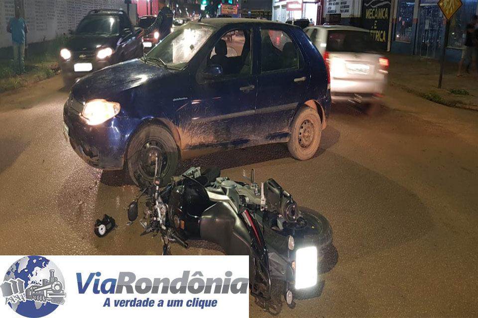 Colisão entre carro e moto deixa policial militar de folga ferido