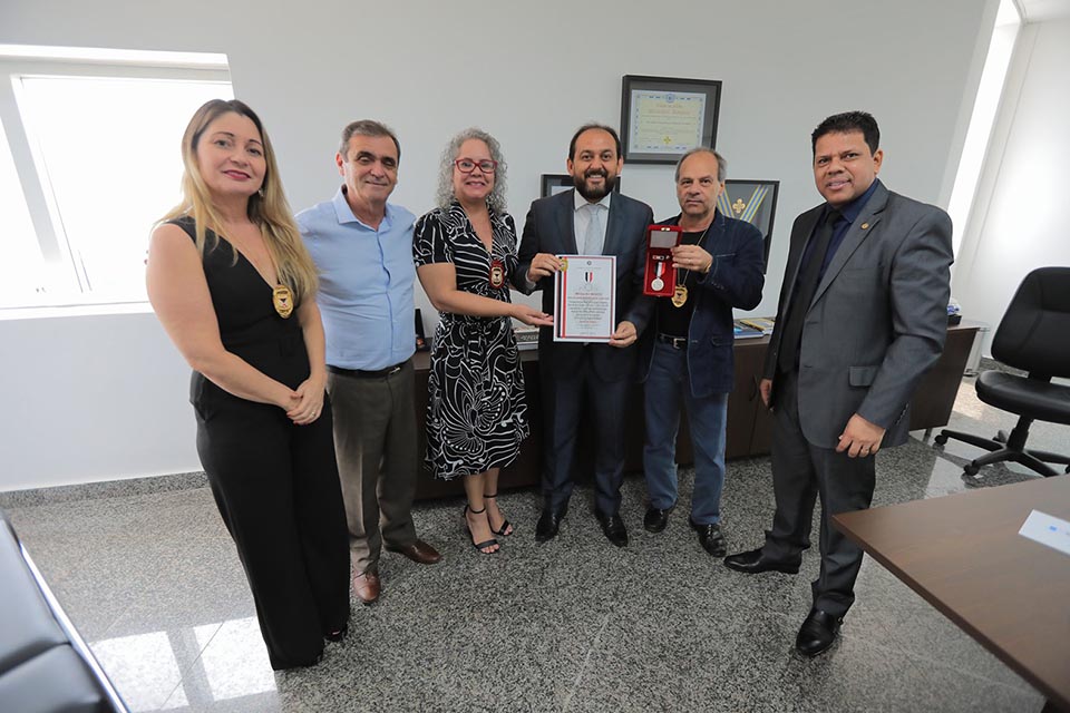 Presidente Laerte Gomes recebe maior comenda da Ordem do Mérito da Polícia Civil de Rondônia