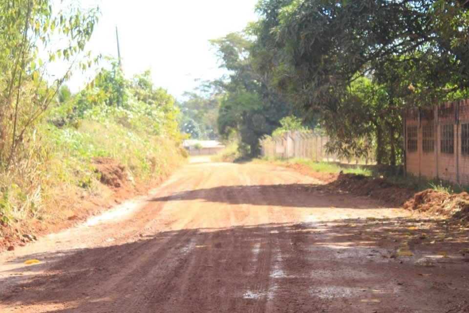 Prefeitura recupera vicinais na comunidade da vila Codaron, no km 13 em Porto Velho