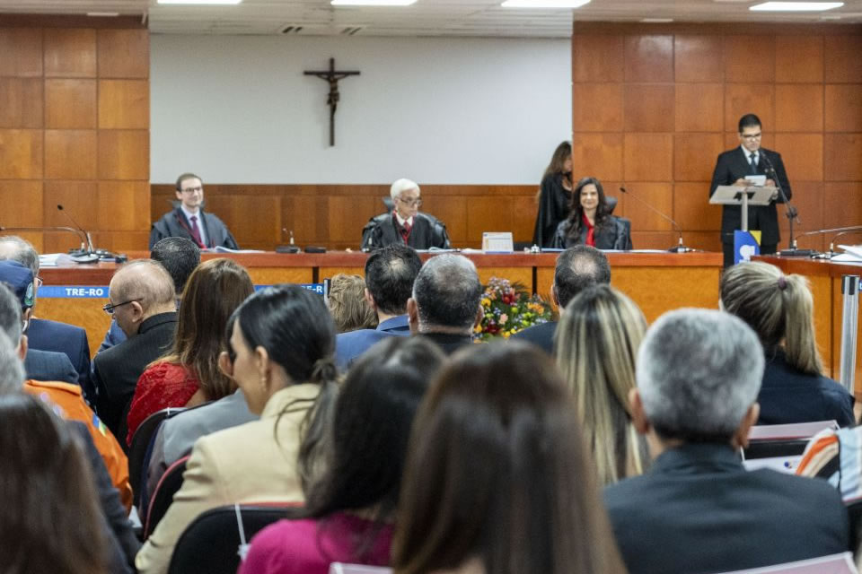 TRE empossa juíza como membro da corte eleitoral