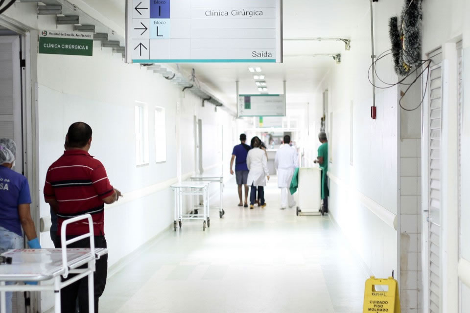 Reposição de materiais e equipamentos no hospital de Base de Porto Velho são solicitados por Cláudia de Jesus