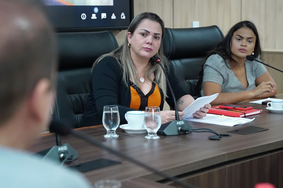 Na Comissão de Saúde, Cláudia de Jesus debate regulação do SUS