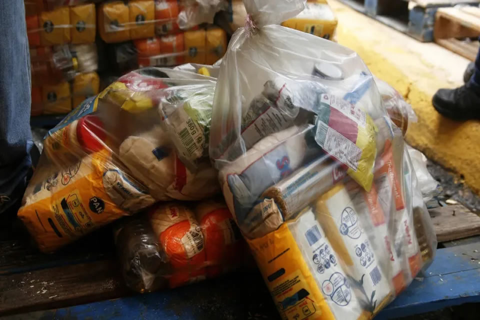 Cesta básica tem custo menor em 11 capitais, mostra Dieese