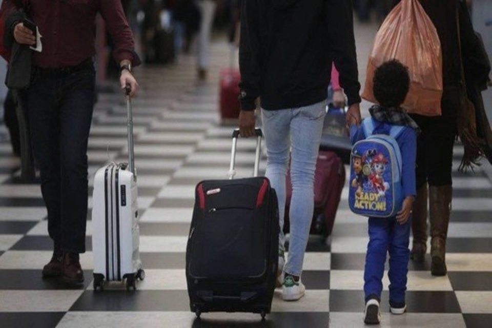 Idade para menor viajar desacompanhado sem autorização passou de 12 para 16 anos