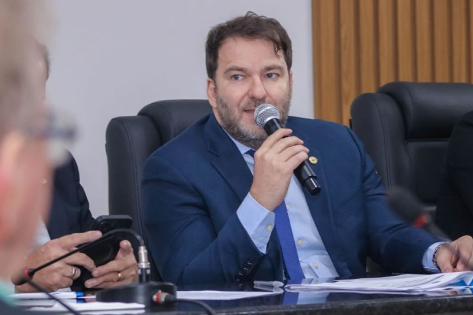 Alex Redano propõe meia-entrada em eventos culturais e esportivos às pessoas com Transtorno do Espectro Autista