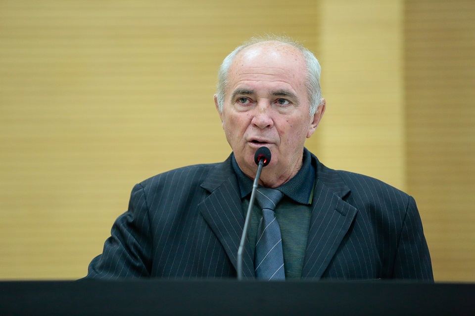 Deputado Lebrão acompanhando a reforma e ampliação da Ciretran em São Miguel do Guaporé