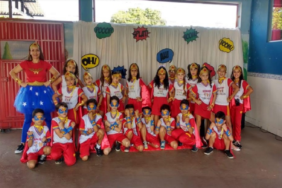  Rolim de Moura - Escola Municipal Cora Coralina realizou o Projeto A Mágica da Leitura e da Escrita