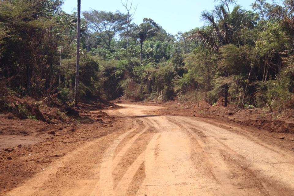 Prefeitura de Porto Velho recupera mais de 10 km de vias rurais e proporciona melhores condições de tráfego e segurança aos usuários