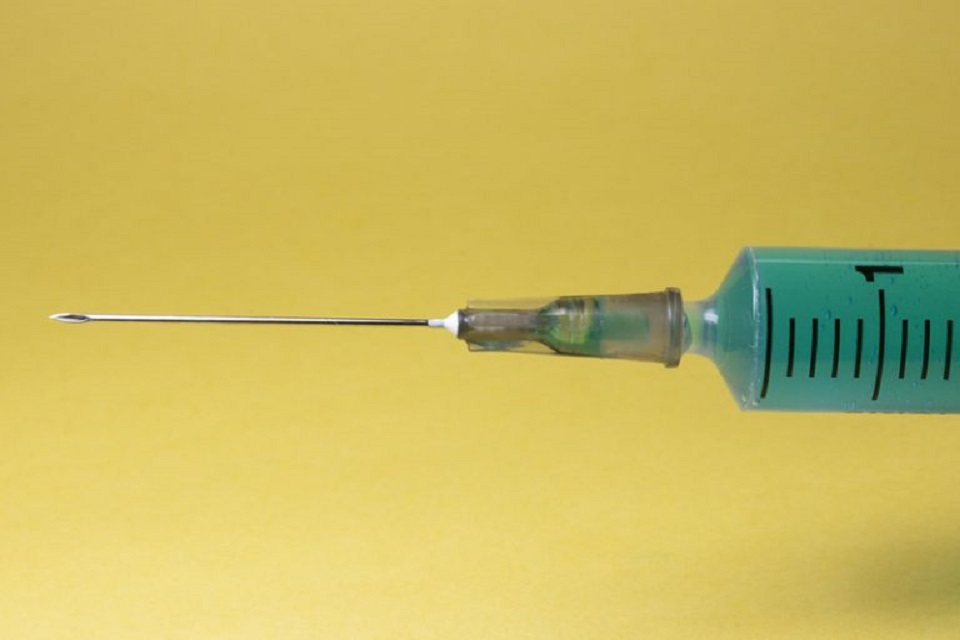 Indústria farmacêutica Johnson & Johnson anuncia teste de primeira vacina contra HIV