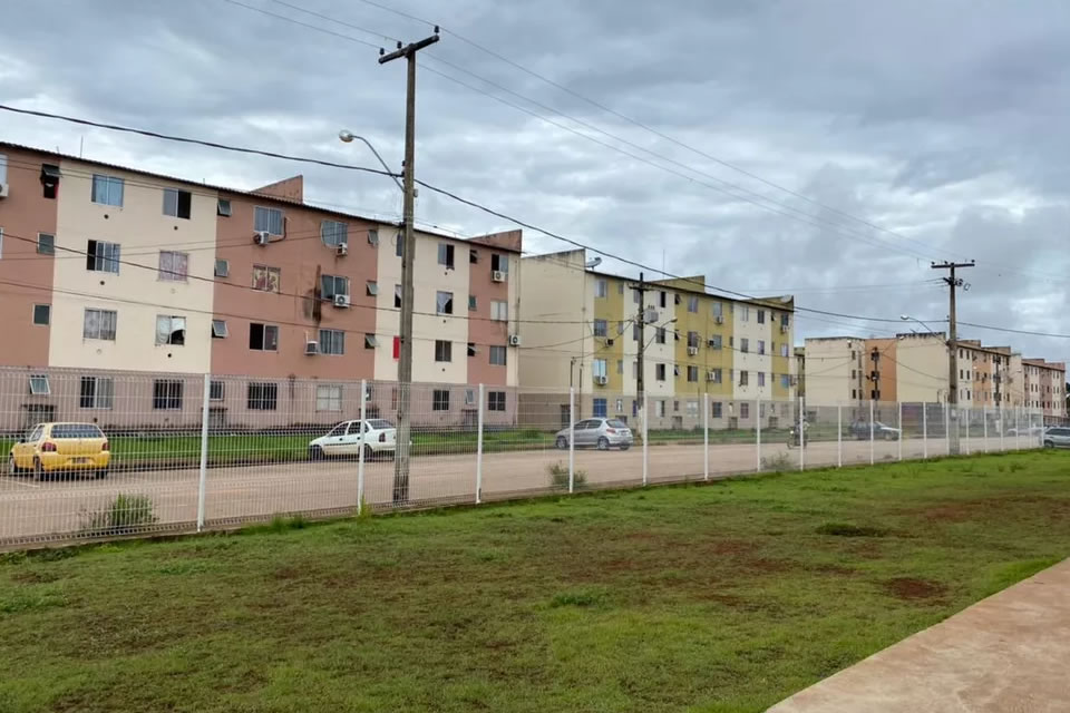 Mulher é esfaqueada pela companheira no Orgulho do Madeira, em Porto Velho
