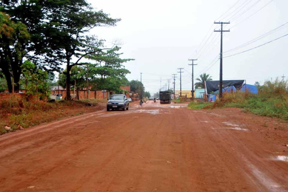 Prefeitura recebe envelopes de habilitação de empresas e propostas para asfaltar avenida Calama