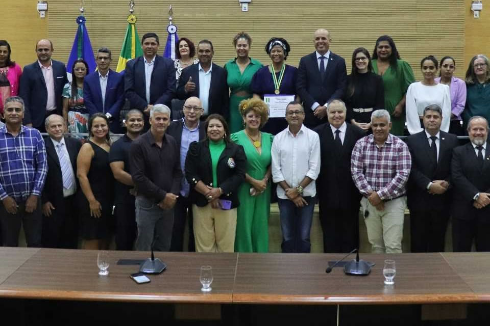 Ismael Crispin homenageia deputada federal Silvia Cristina por trajetória inspiradora e comprometimento com RO