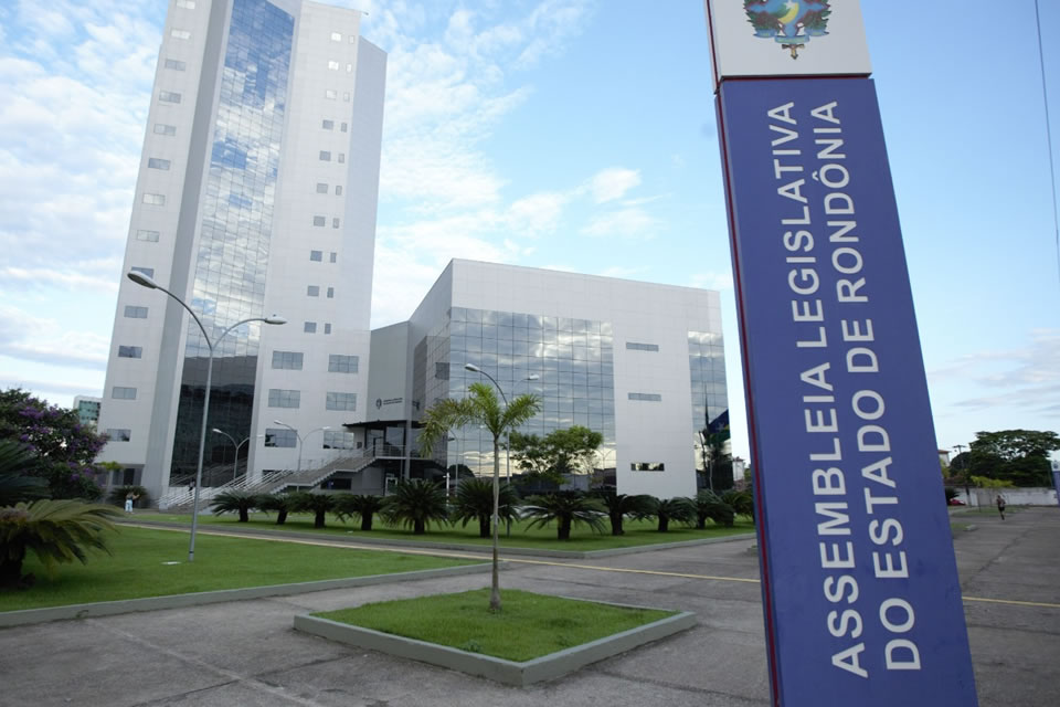 Alero aprova reajuste salarial de 3,62% para técnicos e analistas educacionais do Estado