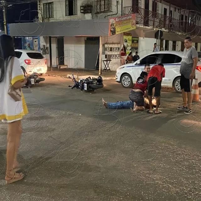 Três pessoas ficam feridas após colisão entre motocicletas na zona Sul