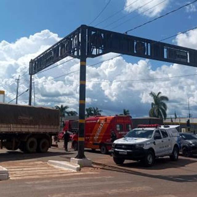 Motociclista morre em colisão com carreta em Cerejeiras