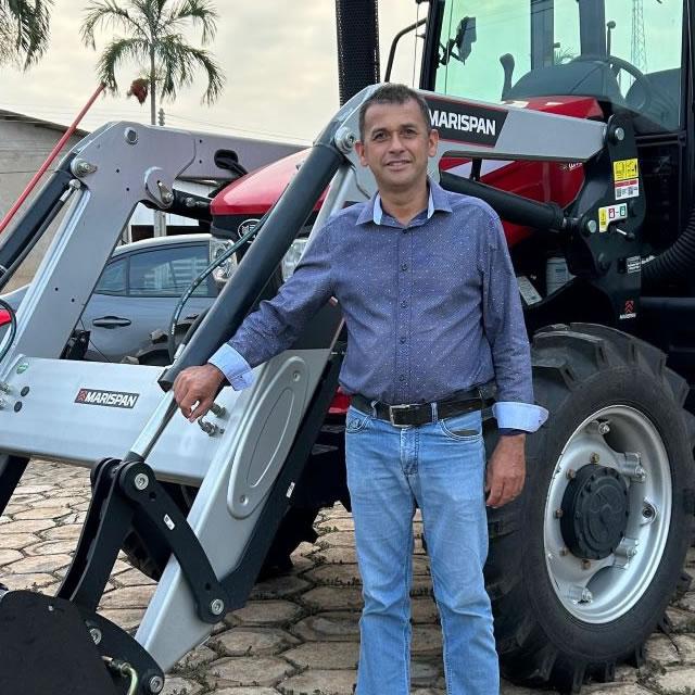 Investimento de Ezequiel Neiva assegura aquisição de trator para agricultura familiar em Cabixi