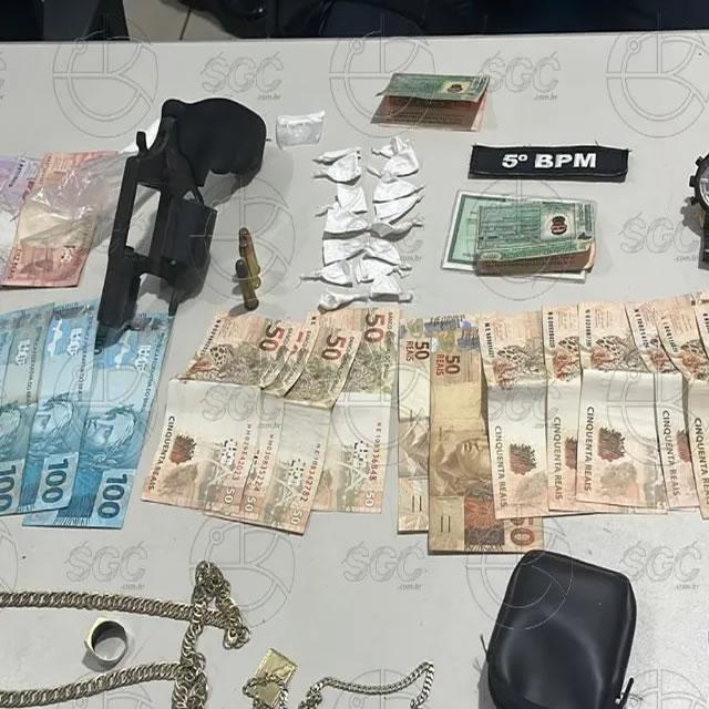 Dupla é presa com drogas e arma de fogo em conveniência na zona Leste